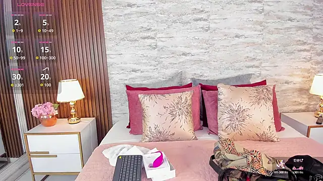 AndreaPink2024 online show from October 29, 1:21 pm