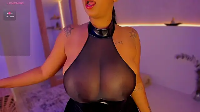 Snapshot of anahi_ryan_ chatting on January 29, 3:58 pm anahi ryan  online show from January 29, 3:58 pm