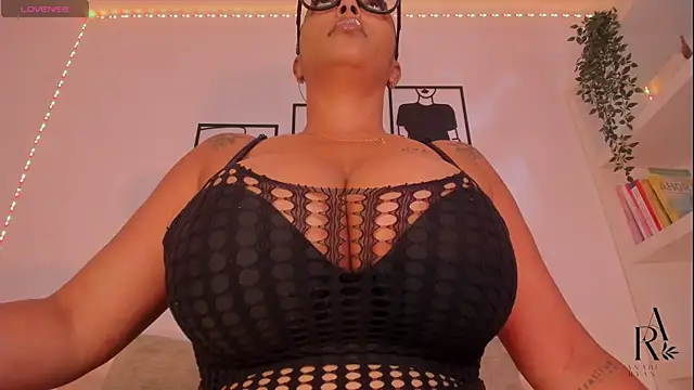 anahi ryan  online show from May 15, 12:47 pm