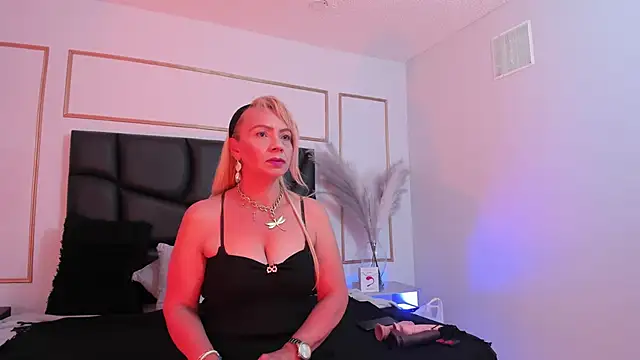 AnastasiaTaylor  online show from March 18, 7:48 pm