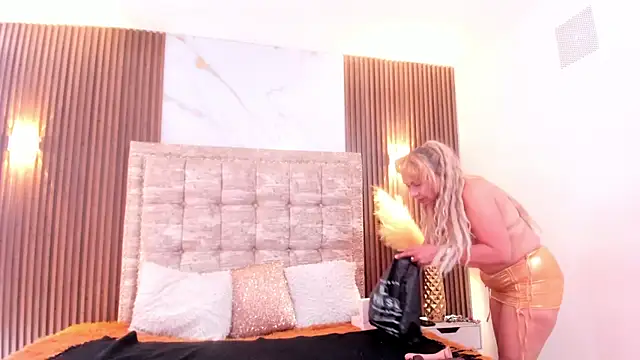 AnastasiaTaylor  online show from October 30, 7:55 pm