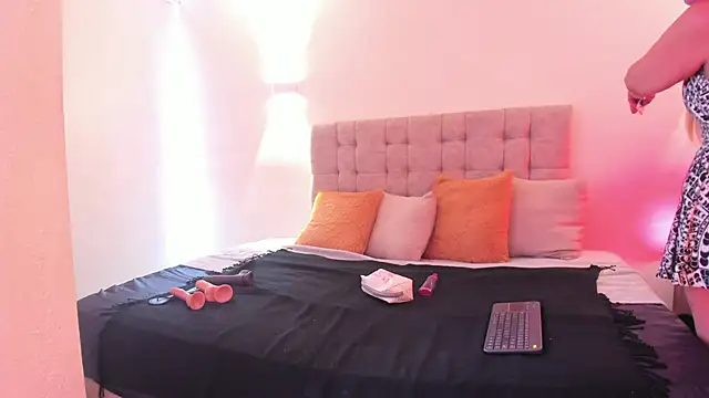 AnastasiaTaylor  online show from April 6, 7:48 pm