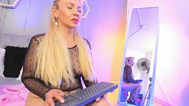 Snapshot of AnastasiaTaylor_ chatting on February 28, 9:58 am AnastasiaTaylor online show from February 28, 9:58 am