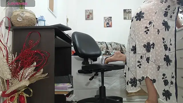 Jadeee  online show from January 13, 6:17 am