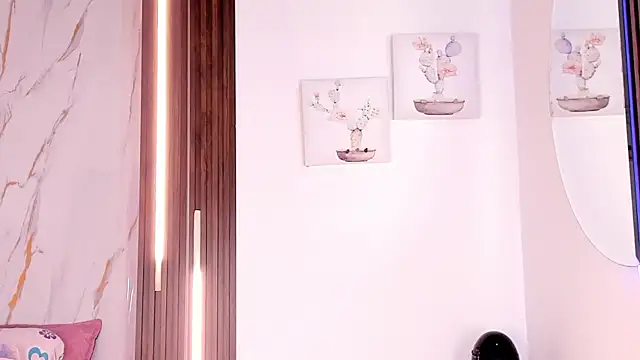 mia six66 online show from March 22, 12:18 pm