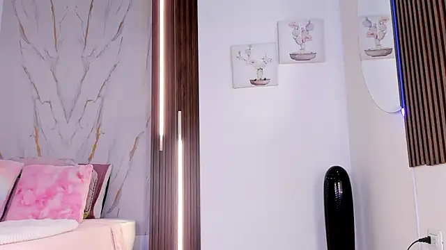 mia six66 online show from April 4, 12:12 pm