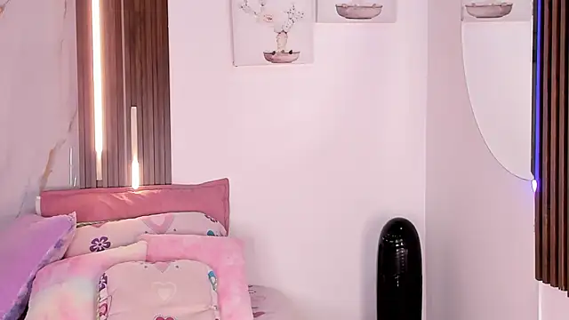 mia six66 online show from March 21, 12:09 pm