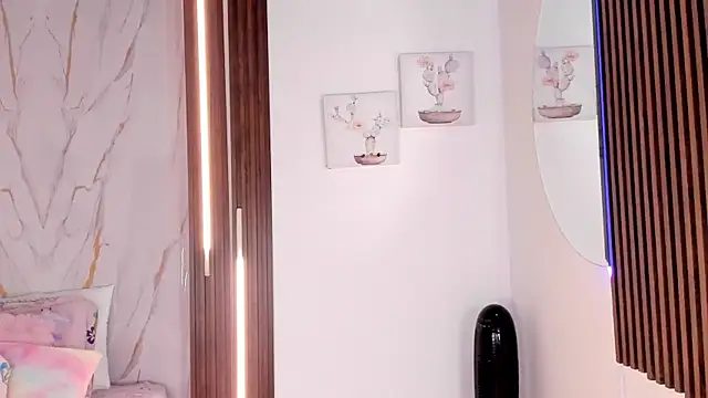 mia six66 online show from February 4, 12:11 pm