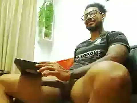 Snapshot of LewisStrong chatting on February 27, 7:47 pm LewisStrong online show from February 27, 7:47 pm