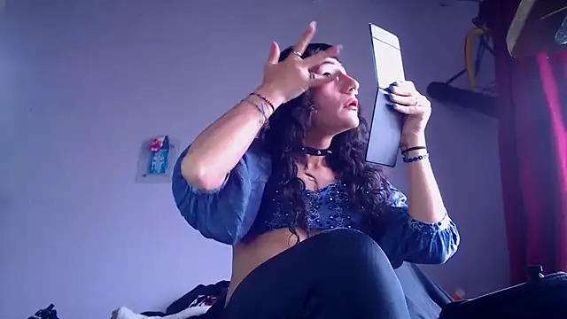 Zafiro subversiva online show from April 15, 3:05 pm