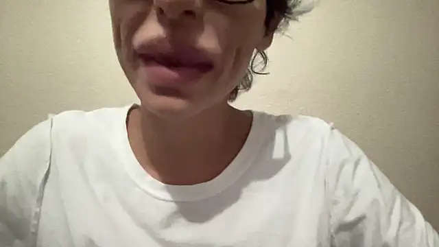 myloveforyouu online show from April 28, 3:44 am