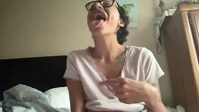 myloveforyouu online show from April 12, 2:42 pm