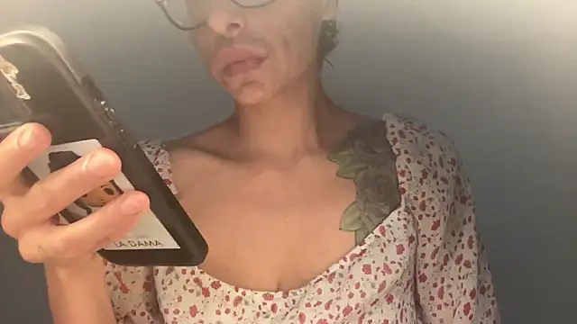 myloveforyouu online show from April 14, 11:54 pm