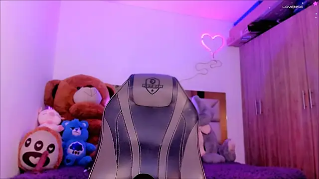 Snapshot of Lucidollts_ chatting on February 7, 5:52 am Lucidollts online show from February 7, 5:52 am