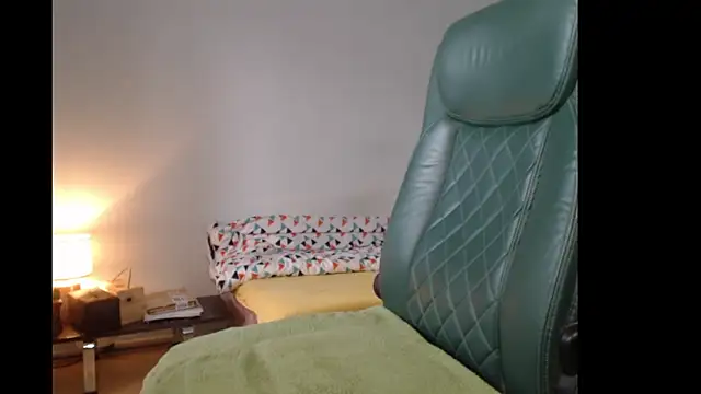 tuttiluss44 online show from February 14, 10:15 am