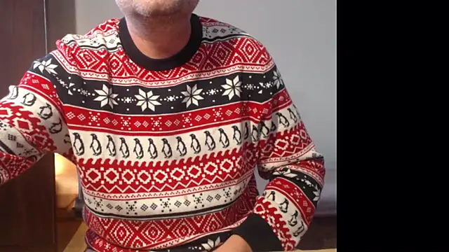 Snapshot of tuttiluss44 chatting on December 20, 11:32 am tuttiluss44 online show from December 20, 11:32 am