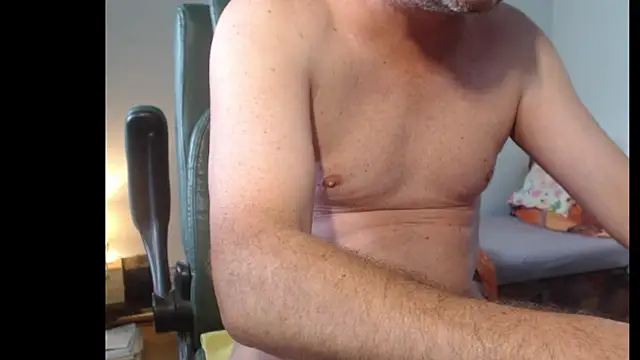 Snapshot of tuttiluss44 chatting on May 16, 6:45 am tuttiluss44 online show from May 16, 6:45 am