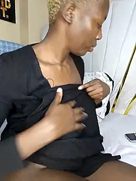 SquirtQueen16 online show from April 14, 5:29 pm