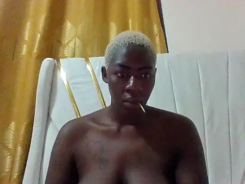 Snapshot of SquirtQueen16 chatting on October 2, 8:01 pm SquirtQueen16 online show from October 2, 8:01 pm