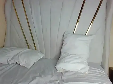 SquirtQueen16 online show from March 16, 8:00 pm