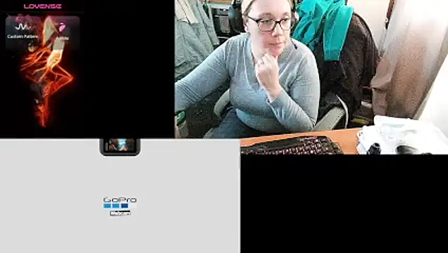 Snapshot of lili-hot-77 chatting on November 4, 1:59 pm lili-hot-77 online show from November 4, 1:59 pm