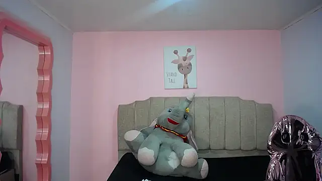 Snapshot of lizzyluk_ch chatting on February 24, 8:14 pm lizzyluk ch online show from February 24, 8:14 pm