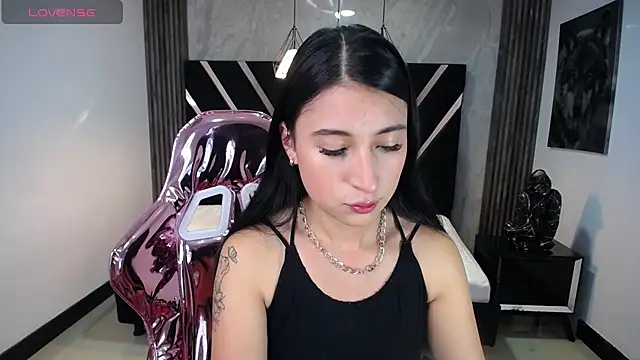 Snapshot of lizzyluk_ch chatting on February 1, 4:43 pm lizzyluk ch online show from February 1, 4:43 pm