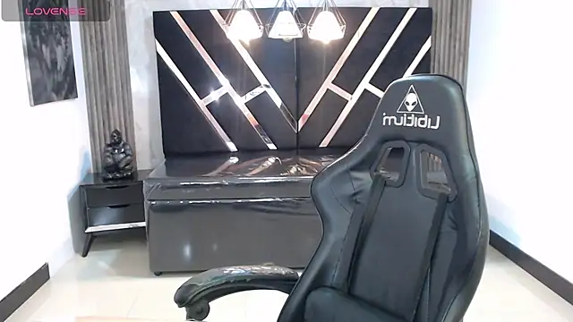 lizzyluk ch online show from November 18, 10:45 pm