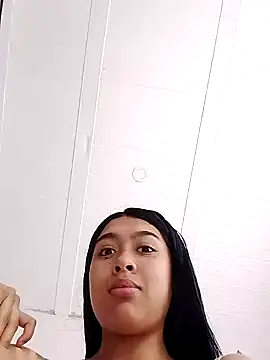 Snapshot of SweetLatiin_ chatting on March 22, 2:47 pm SweetLatiin online show from March 22, 2:47 pm