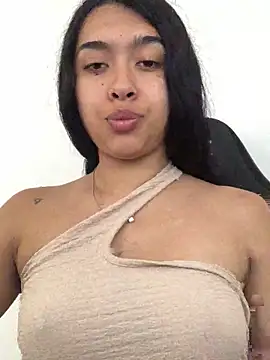 Snapshot of SweetLatiin_ chatting on October 5, 6:53 pm SweetLatiin online show from October 5, 6:53 pm