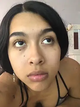 Snapshot of SweetLatiin_ chatting on March 15, 10:00 pm SweetLatiin online show from March 15, 10:00 pm