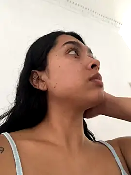 Snapshot of SweetLatiin_ chatting on October 15, 8:17 pm SweetLatiin online show from October 15, 8:17 pm