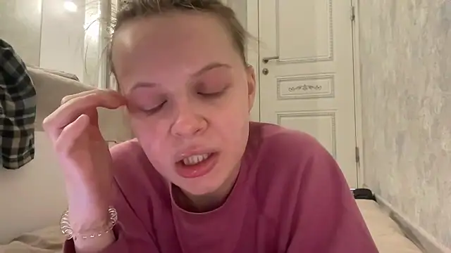 wrenlie online show from April 13, 9:08 pm