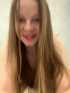 wrenlie online show from October 5, 7:15 pm