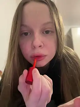 wrenlie online show from February 26, 4:38 pm