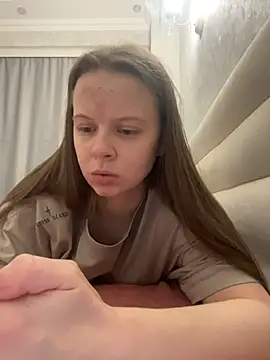 wrenlie online show from December 15, 3:01 am