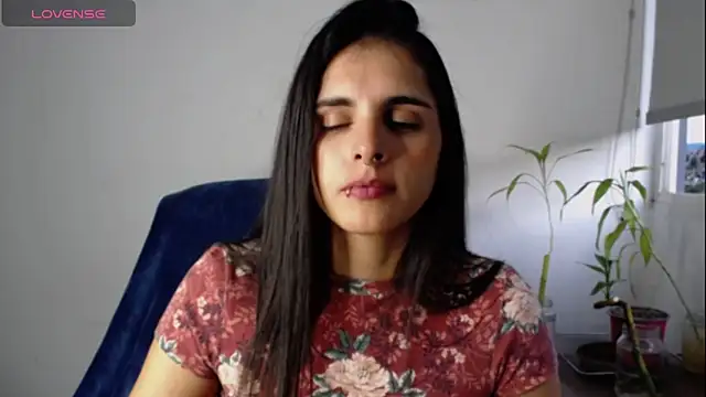 Snapshot of alma_violeta chatting on March 21, 11:01 pm alma violeta online show from March 21, 11:01 pm