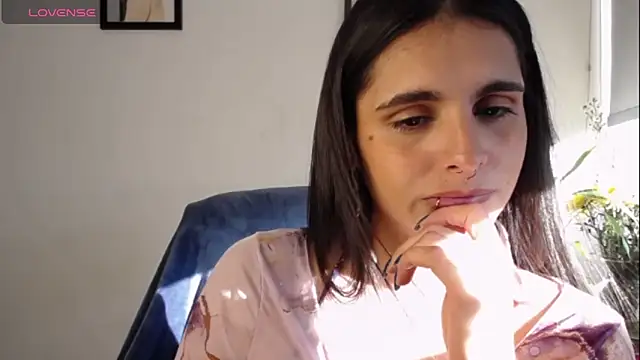 Snapshot of alma_violeta chatting on January 26, 10:02 pm alma violeta online show from January 26, 10:02 pm