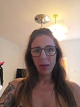 Snapshot of Klamsine chatting on June 16, 5:18 am Klamsine online show from June 16, 5:18 am