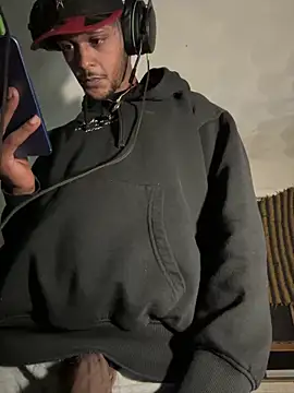 Snapshot of rayyymack chatting on October 11, 2:23 am rayyymack online show from October 11, 2:23 am