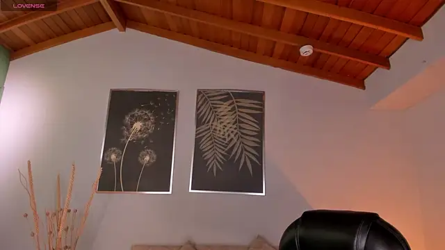 ValeriaRiveraX online show from December 14, 11:43 pm