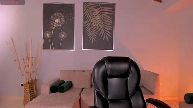 ValeriaRiveraX online show from December 14, 4:40 am