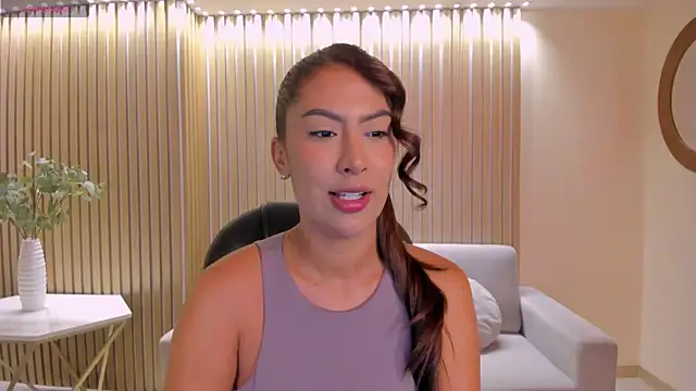 ArianaDumont online show from June 1, 11:10 am