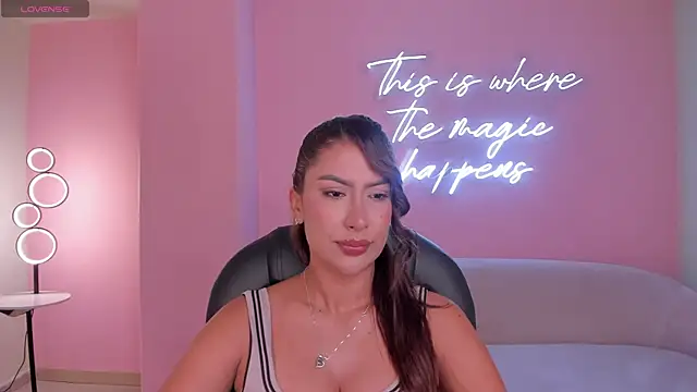 Snapshot of ArianaDumont chatting on July 3, 11:06 am ArianaDumont online show from July 3, 11:06 am