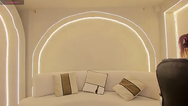 ArianaDumont online show from January 16, 11:25 am