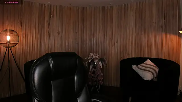 Snapshot of KatieStonne chatting on December 21, 5:36 pm KatieStonne online show from December 21, 5:36 pm