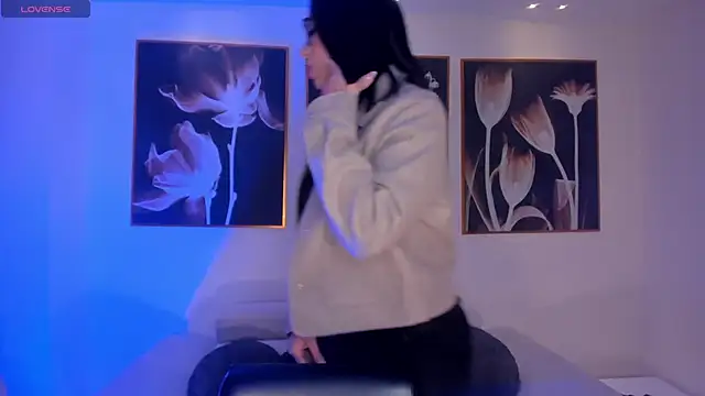 Snapshot of KatieStonne chatting on January 17, 11:14 am KatieStonne online show from January 17, 11:14 am