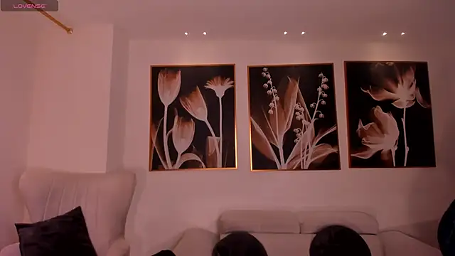 Snapshot of KatieStonne chatting on February 11, 11:32 am KatieStonne online show from February 11, 11:32 am