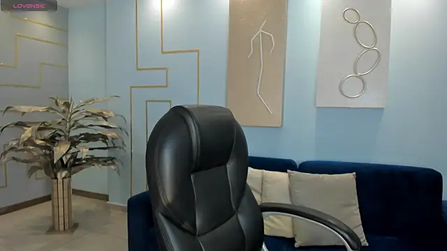 Snapshot of KatieStonne chatting on March 11, 3:04 am KatieStonne online show from March 11, 3:04 am