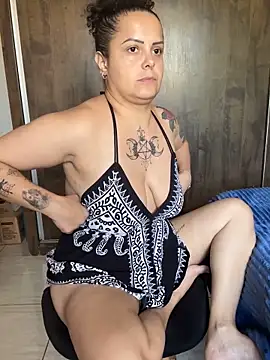 Hotbucet online show from February 22, 4:30 pm